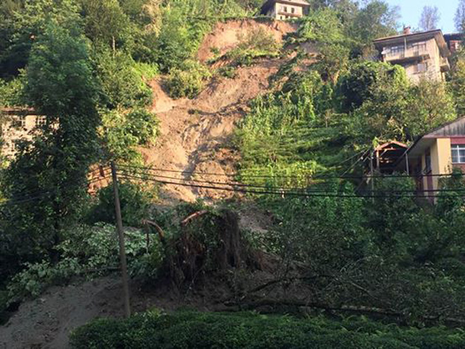 muradiyede-toprak-kaymasi.jpg