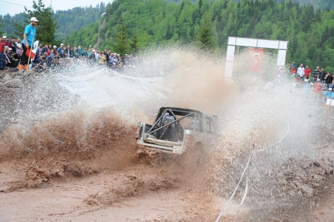 murgul-1.-off-road-yarislari-nefes-kesti-(7).jpg