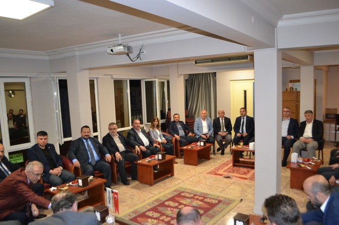 musiad-rize-subesi-tarafindan-geleneksel-iftar-yemegi-iftar-cadirinda-verildi-(12).jpg