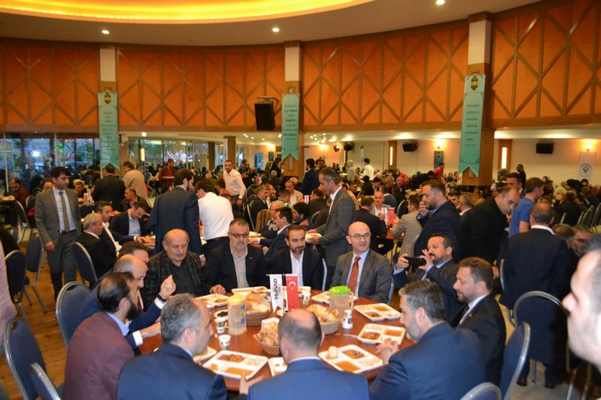 musiad-rize-subesi-tarafindan-geleneksel-iftar-yemegi-iftar-cadirinda-verildi-(6).jpg