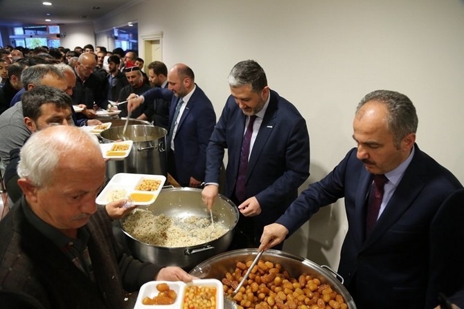 musiad-rize-subesi-tarafindan-geleneksel-iftar-yemegi-iftar-cadirinda-verildi-(7).jpg