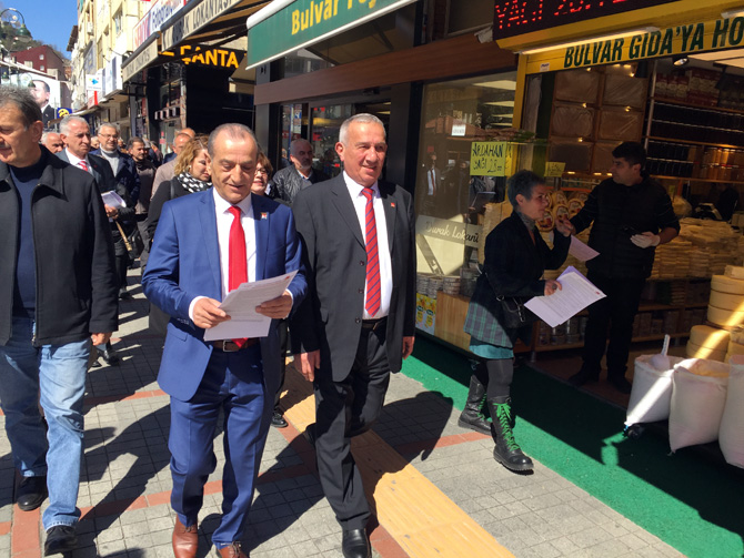 necati-topaloglu-ve-ayhan-akyuz-chp-esnaf-ziyareti.jpg