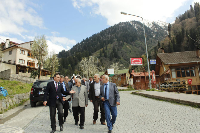 nusret-bayraktar-ile-osman-askin-bak-secim-ziyaretlerinde-1.jpg nusret-bayraktar-ile-osman-askin-bak-secim-ziyaretlerinde-1.jpg