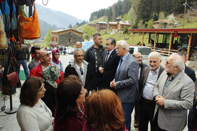 nusret-bayraktar-ile-osman-askin-bak-secim-ziyaretlerinde-2.jpg nusret-bayraktar-ile-osman-askin-bak-secim-ziyaretlerinde-2.jpg