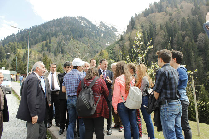 nusret-bayraktar-ile-osman-askin-bak-secim-ziyaretlerinde-6.jpg nusret-bayraktar-ile-osman-askin-bak-secim-ziyaretlerinde-6.jpg