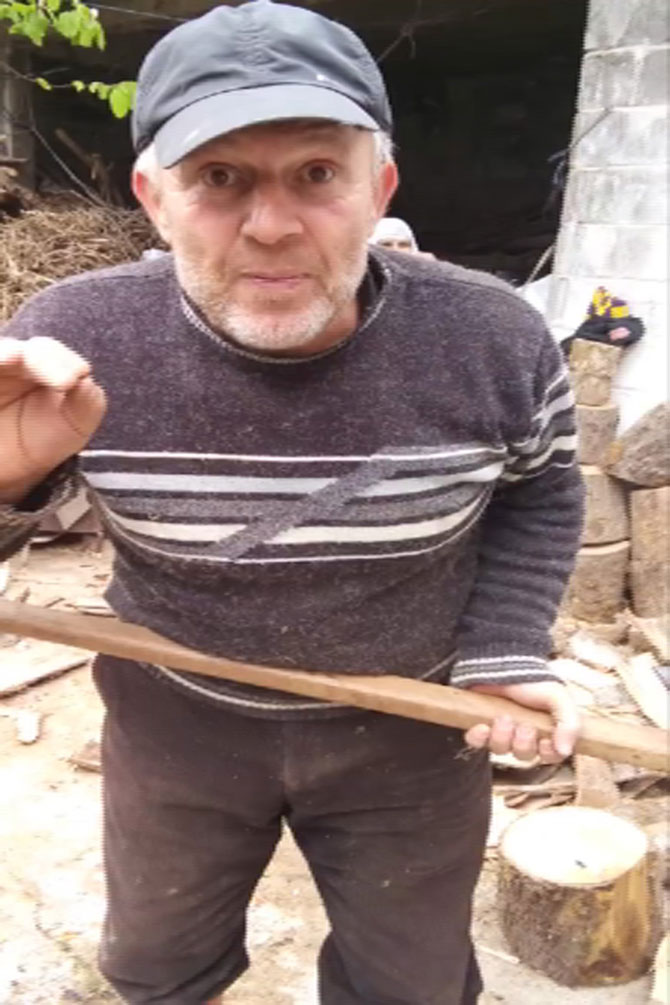 odun-motorunu-balta-ile-parcaladi-1.jpg odun-motorunu-balta-ile-parcaladi-1.jpg