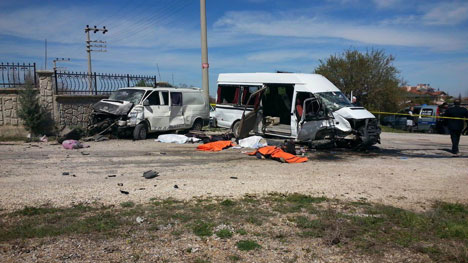 ogrenci-servisi-minibusle-carpisti-4-olu,-11-yarali-2.jpg ogrenci-servisi-minibusle-carpisti-4-olu,-11-yarali-2.jpg