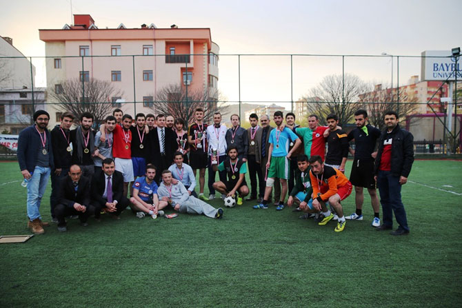 ogrenciler-arasi-futbol-turnuvasinda-makine-muhendisligi-sampiyon-oldu6.jpg