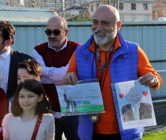 ogrencilerden-hikmet-karaman’a-dogum-gunu-surprizi-(9).jpg