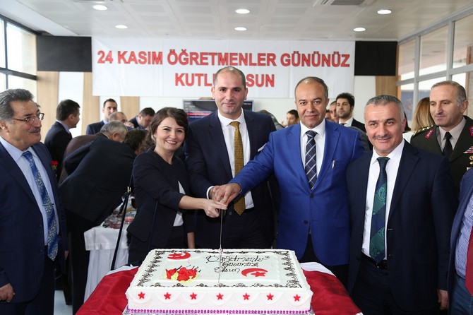 ogretmenler-gunu,-rize-ve-ilcelerinde-cesitli-etkinliklerle-kutlandi-(4).jpg
