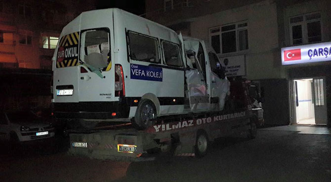 ogretmenleri-tasiyan-minibus-kaza-yapti-24-yarali2.jpg ogretmenleri-tasiyan-minibus-kaza-yapti-24-yarali2.jpg