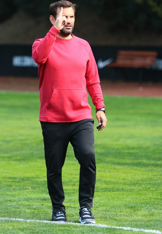 okan-buruk-caykur-rizespor-teknik-direktoru.jpg