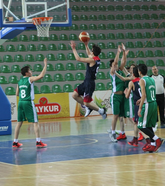 okul-sporlari-2016-2017-egitim-ogretim-yili-faaliyet-programinda-yer-alan-okul-sporlari-basketbol-(b)gencler-kiz-erkek-bolgesel-eleme-yarismalari-rize’de-basladi-(2).jpg