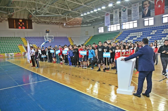 okul-sporlari-2016-2017-egitim-ogretim-yili-faaliyet-programinda-yer-alan-okul-sporlari-basketbol-(b)gencler-kiz-erkek-bolgesel-eleme-yarismalari-rize’de-basladi-(6).jpg