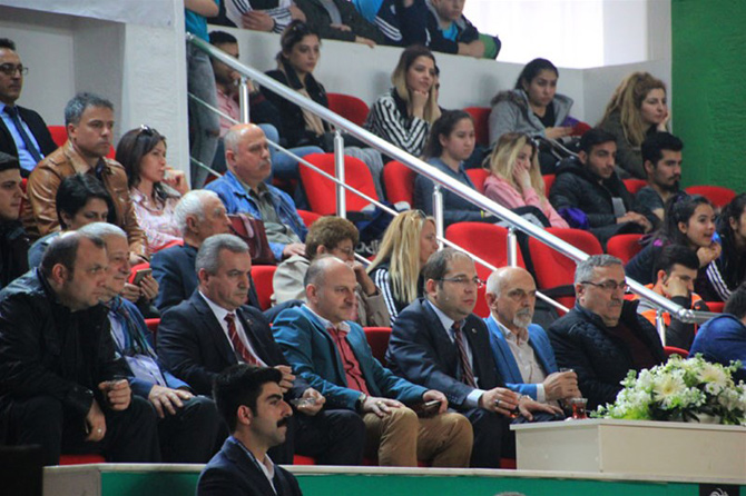 okullar-arasi-halk-oyunlari-grup-musabakalari-yapildi.jpg okullar-arasi-halk-oyunlari-grup-musabakalari-yapildi.jpg