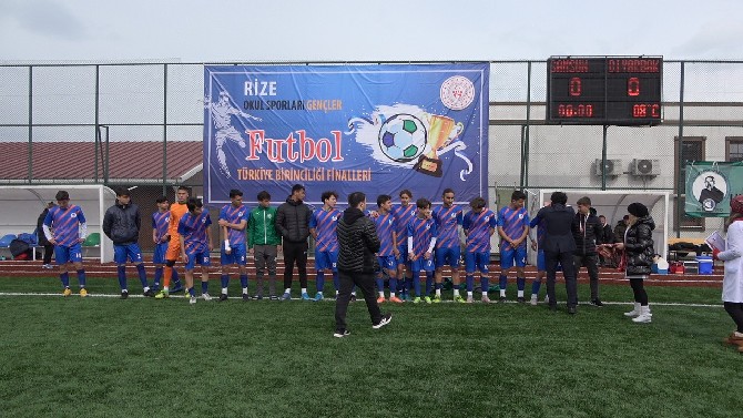 okullararasi-futbol-turnuvasi-finalleri-rizede-duzenlendi-4.jpg