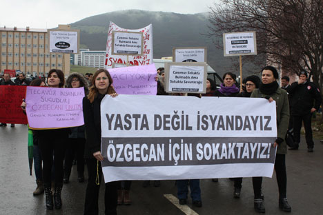 omulu-ogrenciler-ozgecan-icin-yurudu-3.jpg omulu-ogrenciler-ozgecan-icin-yurudu-3.jpg