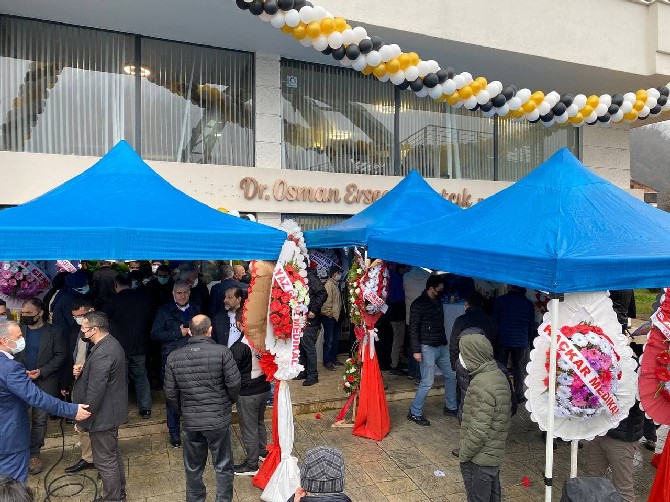 opr-dr-osman-ersegun-batcik-rizede-klinigini-hizmete-acti-16.jpg
