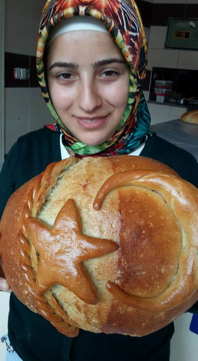 ordu’da-ay-yildizli-ekmek-2.jpg