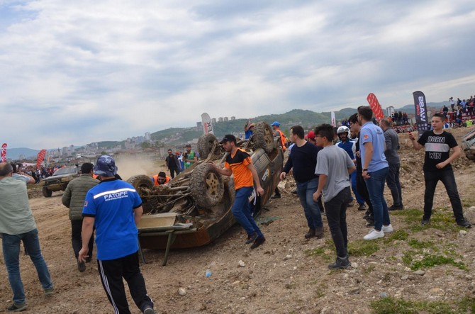ordu’da-duzenlenen-yarista-heyecan-yukseldi,-kazalar-meydana-geldi-(2).jpg