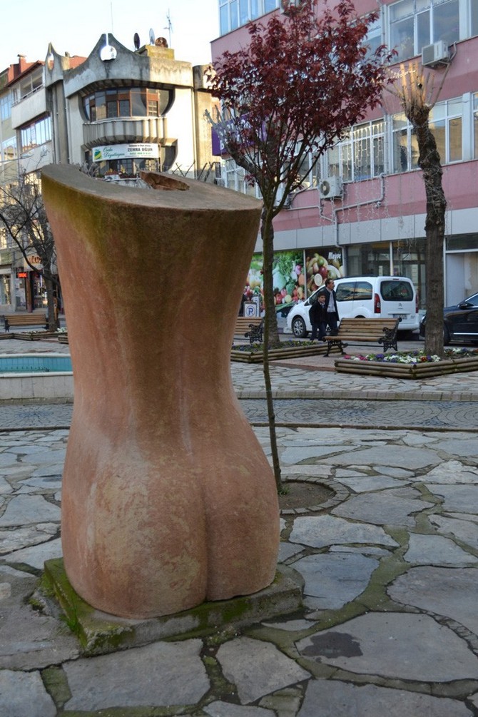 ordu’da-heykeller-kaldiriliyor-(1).jpg