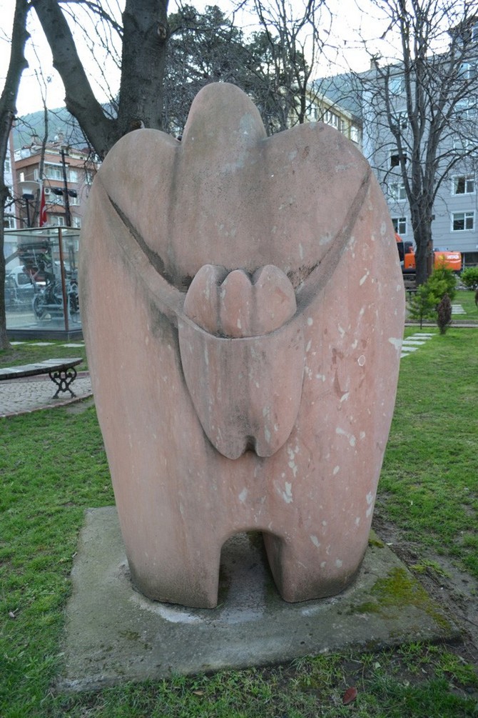 ordu’da-heykeller-kaldiriliyor-(2).jpg