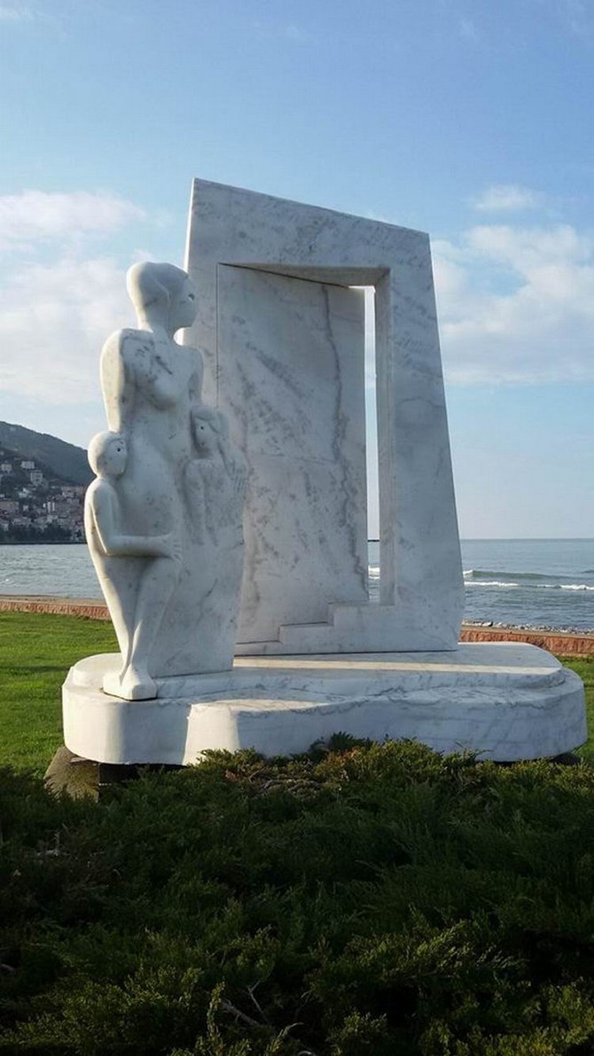 ordu’da-heykeller-kaldiriliyor-(3).jpg