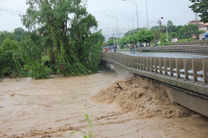 ordu’da-sel-felaketi-(3).jpg