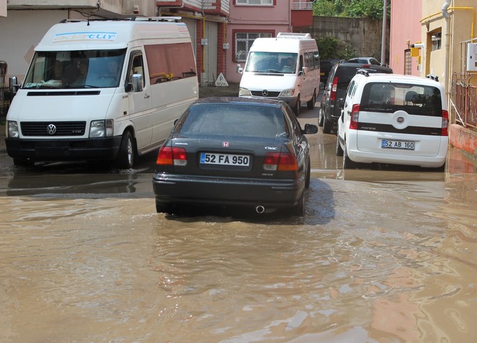 ordu’da-yagmur-hayati-olumsuz-etkiledi-(4).jpg