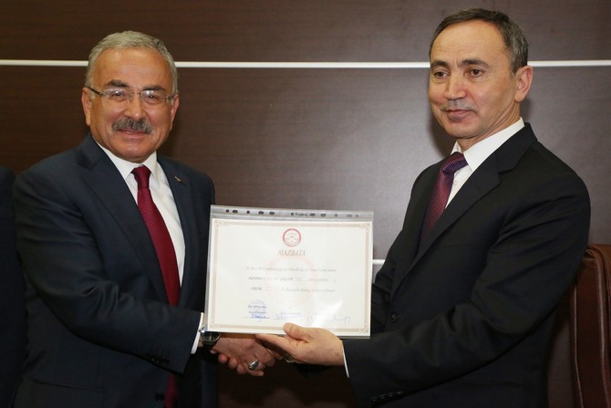 ordu-buyuksehir-belediye-baskani-guler-gorevine-basladi-(1).jpg