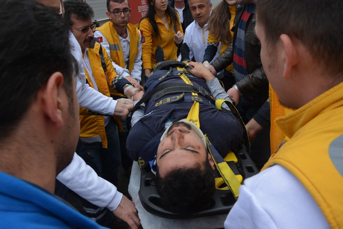 orduda-ambulans-yol-supurme-aracina-carpti-1-olu,-3-yarali-(14).jpg