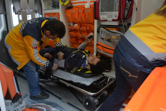 orduda-ambulans-yol-supurme-aracina-carpti-1-olu,-3-yarali-(15).jpg