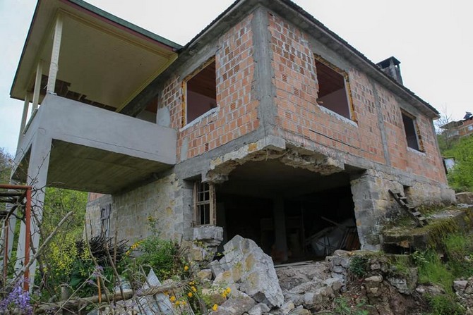orduda-heyelan-nedeniyle-6-ev-tahliye-edildi-(2).jpg