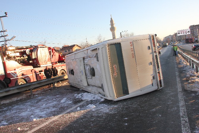 orduda-iscileri-tasiyan-midibus-devrildi-12-yarali-(2).jpg