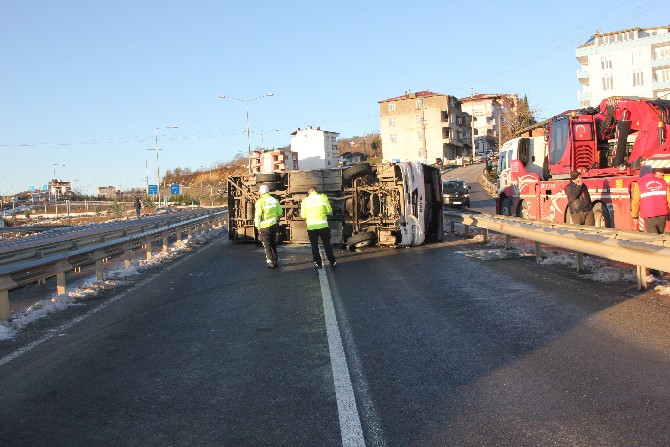 orduda-iscileri-tasiyan-midibus-devrildi-12-yarali-(3).jpg