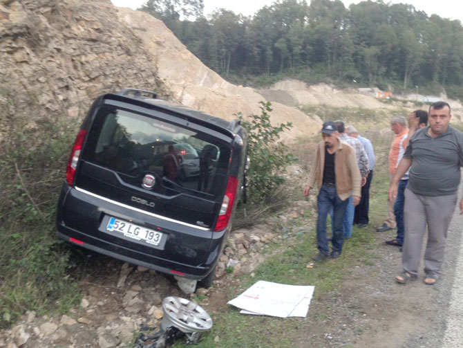 orduda-kamyonet-otomobille-carpisti-8-yarali-3.jpg orduda-kamyonet-otomobille-carpisti-8-yarali-3.jpg