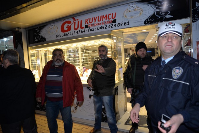 orduda-kuyumcu-soyguncusu-2-kardes-teslim-oldu-(5)-001.jpg