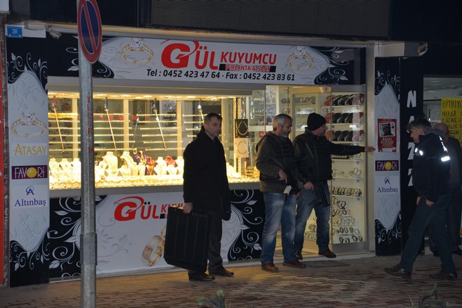 orduda-kuyumcu-soyguncusu-2-kardes-teslim-oldu-(6)-001.jpg
