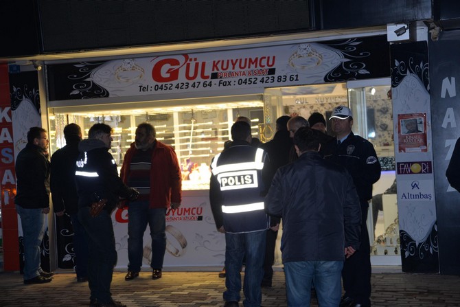 orduda-kuyumcu-soyguncusu-2-kardes-teslim-oldu-(9).jpg
