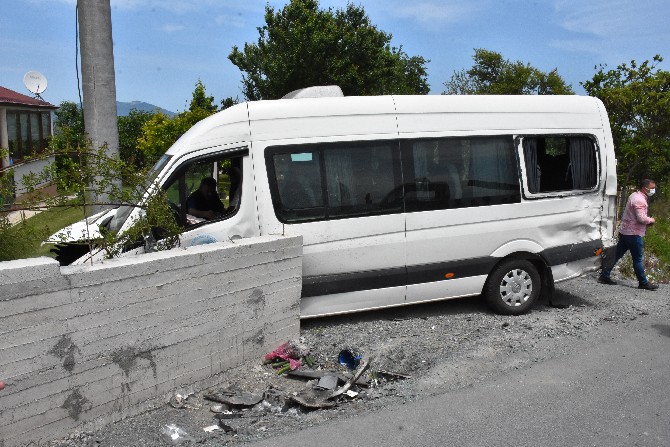 orduda-otomobil-ile-minibus-carpisti-15-yarali-3.jpg