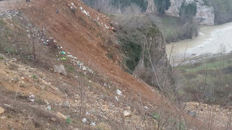 orduda-trafik-kazasi-1-olu,-2-yarali--2.jpg