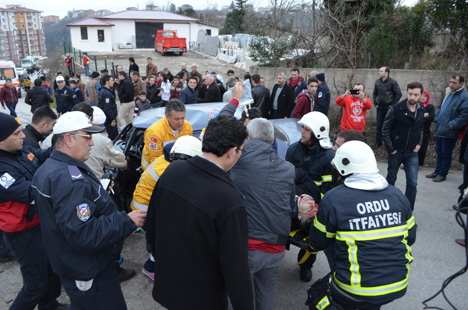 orduda-trafik-kazasi-3-yarali-5.jpg orduda-trafik-kazasi-3-yarali-5.jpg