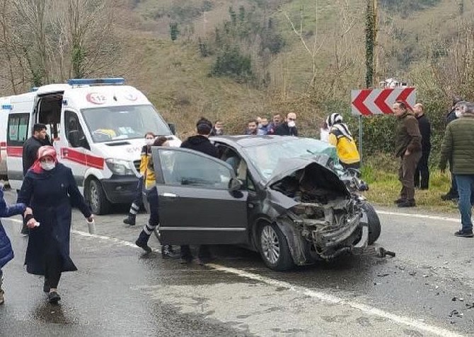 ordunun-fatsa-ilcesinde-otomobil-ile-kamyonun-carpismasi-sonucu-meydana-gelen-trafik-kazasinda-2-kisi-hayatini-kaybetti-2-kisi-yaralandi-4.jpg