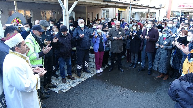 ordunun-fatsa-ilcesindeki-bir-otel-odasinda-dun-aksam-saatlerinde-cenazesi-bulunan-42-yasindaki-hemsire-icin-gorev-yaptigi-hastanede-toren-duzenlendi-2.jpg