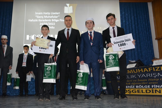 ordunun-unye-ilcesinde-milli-egitim-bakanligi-din-ogretimi-genel-mudurlugu-tarafindan-genc-muhafizlar-hafizlik-yarismasi-karadeniz-bolge-finali-yapildi-4.jpg