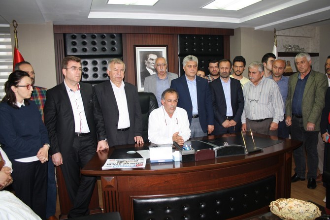 organ-bicakcioglu-besikduzu-belediye-baskani-makaminda-darp-edildi-(4).jpg
