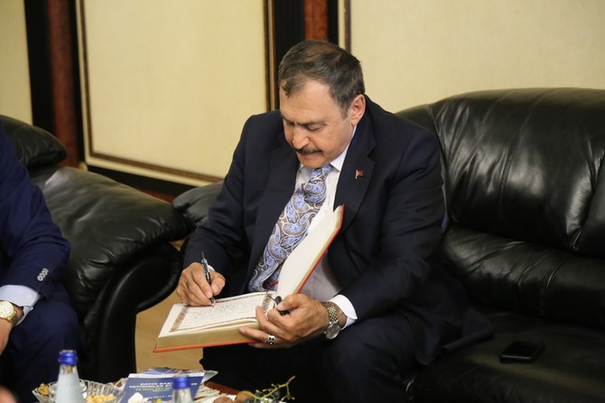 orman-ve-su-isleri-bakani-veysel-eroglu--rize-belediye-baskani-prof.-dr.-resat-kasap’i-ziyaret-etti-(12).jpg
