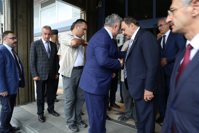 orman-ve-su-isleri-bakani-veysel-eroglu--rize-belediye-baskani-prof.-dr.-resat-kasap’i-ziyaret-etti-(14).jpg