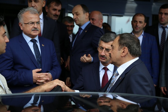 orman-ve-su-isleri-bakani-veysel-eroglu--rize-belediye-baskani-prof.-dr.-resat-kasap’i-ziyaret-etti-(15).jpg