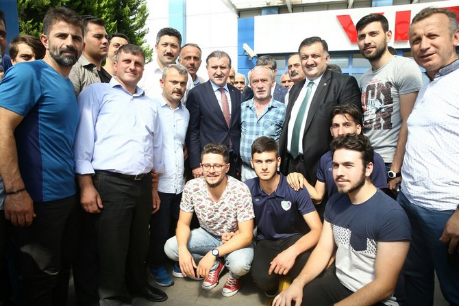 osman-askin-bak-genclik-ve-spor-bakani-rizede-(10).jpg